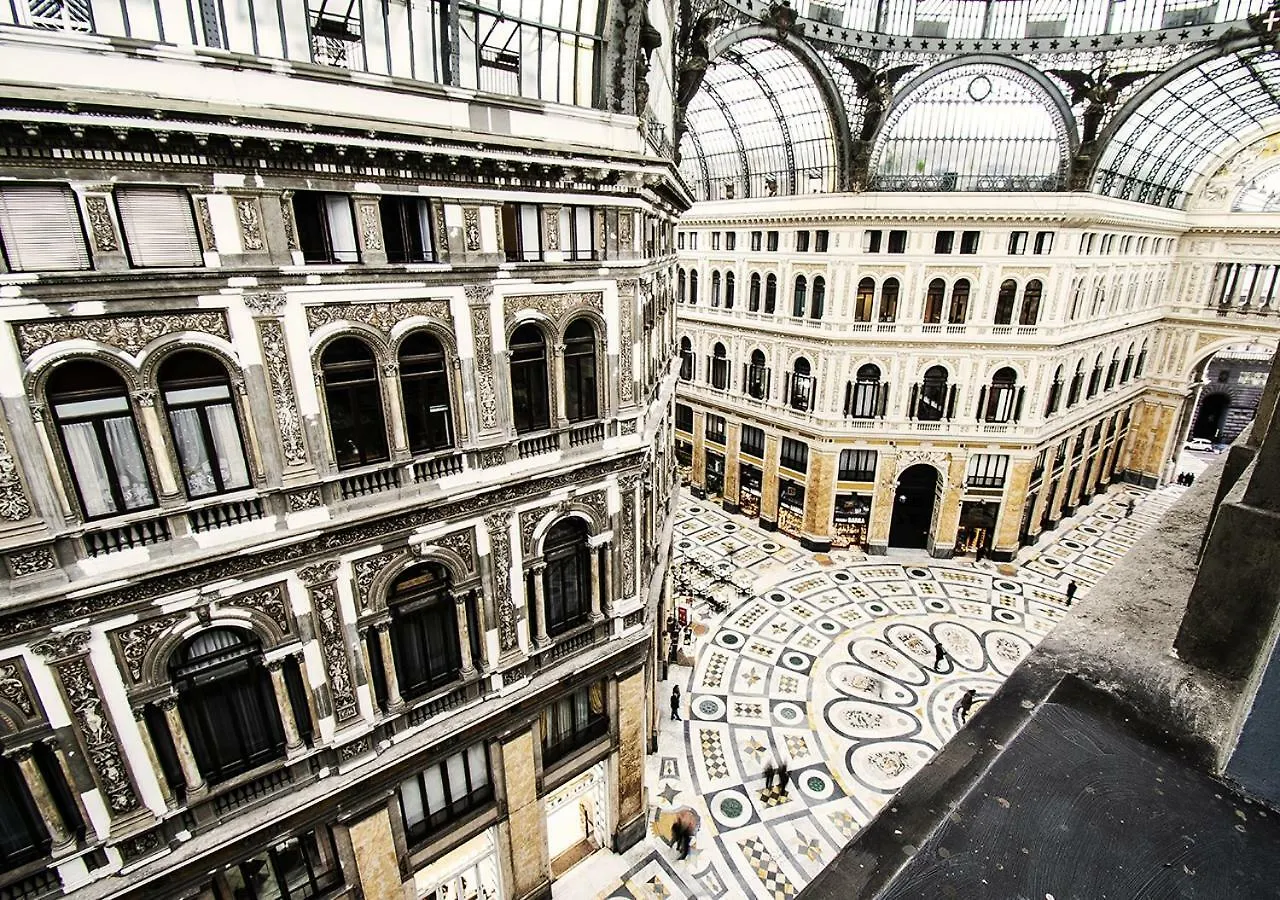 Domus Sibyllina, Galleria Umberto I Nápoles 3*,